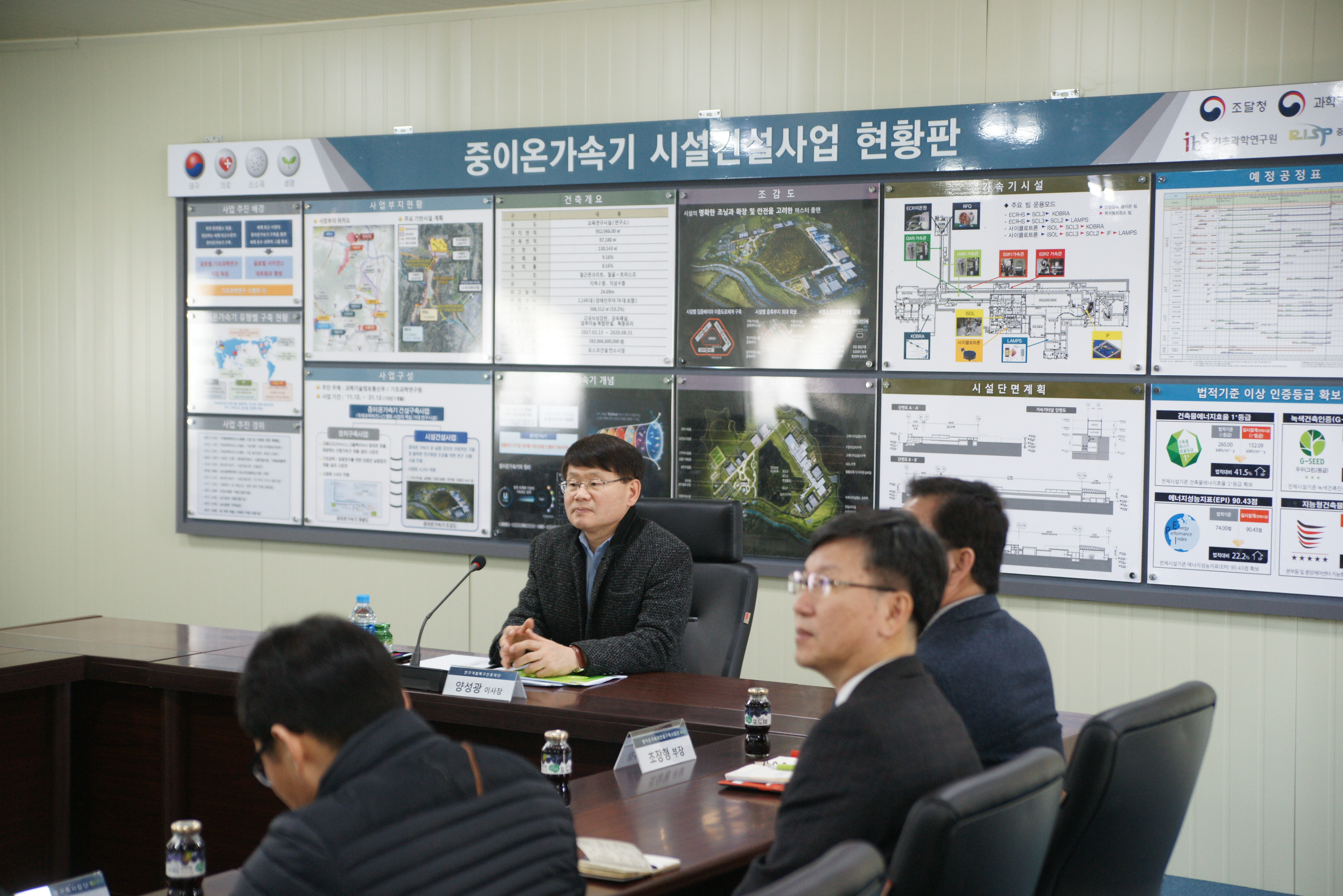Sung-kwang Yang, the chairman of INNOPOLIS Foundation visited the site of Science Belt Base (Shindong, Doongok) to encourage the people